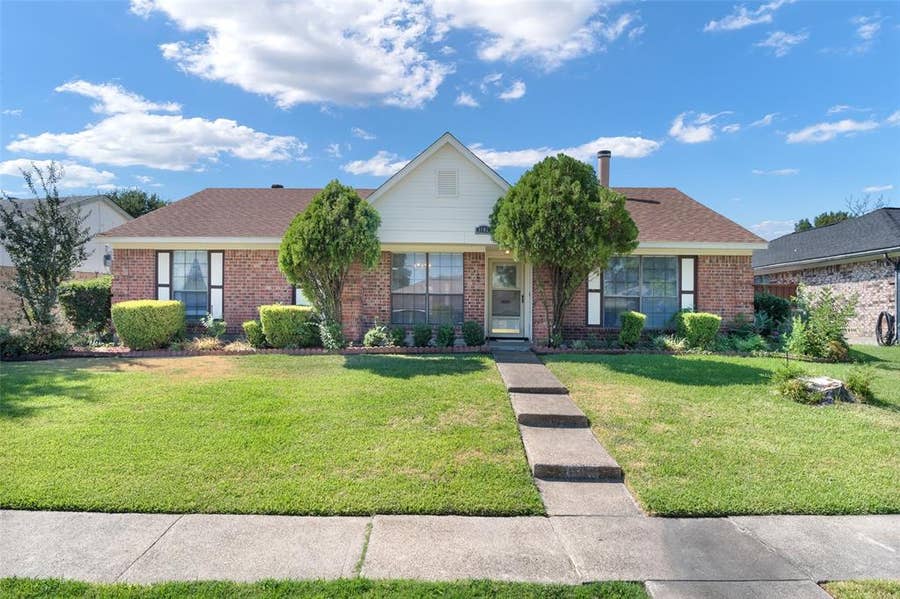 Property photo for 1002 Courtney Drive, Mesquite, TX