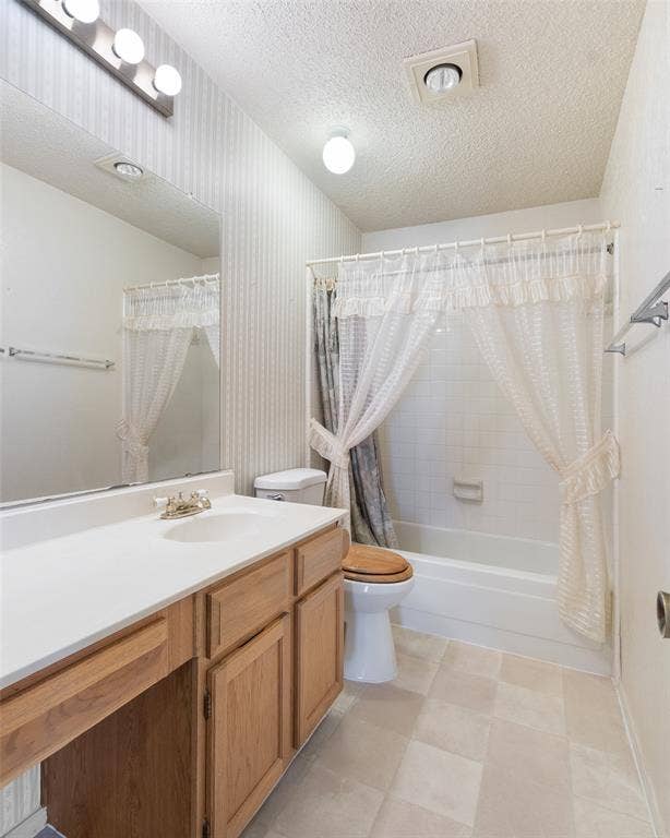 1002 Courtney Drive, Mesquite, TX 75150 Guest bathroom.