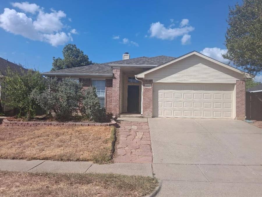 Property photo for 1123 Greenview Lane, Kennedale, TX