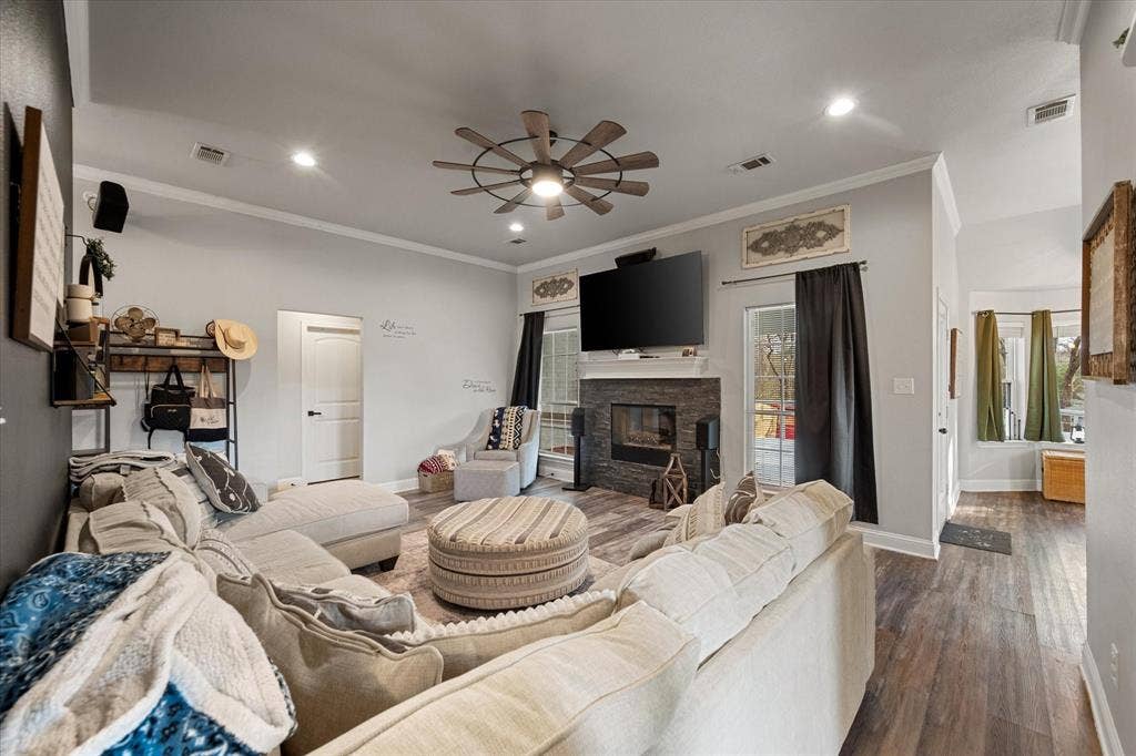 460 Admiral Drive, Gun Barrel City, TX 75156 460 Admiral Drive, Gun Barrel City, TX 75156