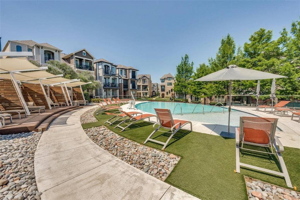 Private cabanas with sun-shades are wonderful for those hot summer days!