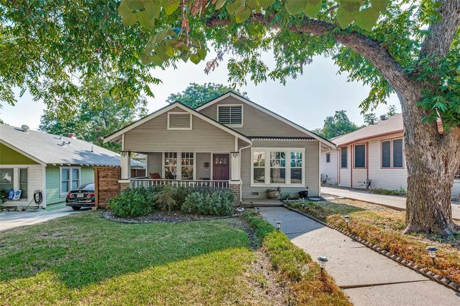Property photo for 1010 Woodlawn Avenue, Dallas, TX