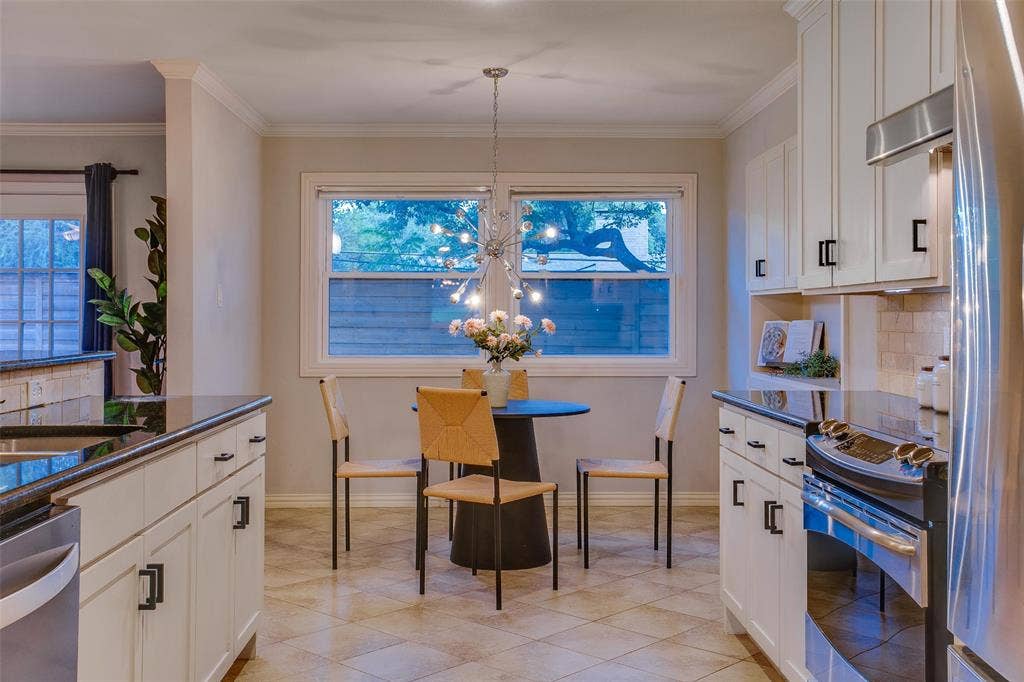 3918 Royal Palms Court, Dallas, TX 75244 Sunny Breakfast Room overlooks the mature landscape.