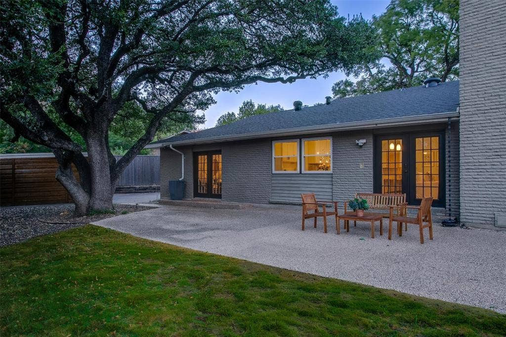 3918 Royal Palms Court, Dallas, TX 75244 Expansive patio creates an easy extension of the home's indoor living spaces.