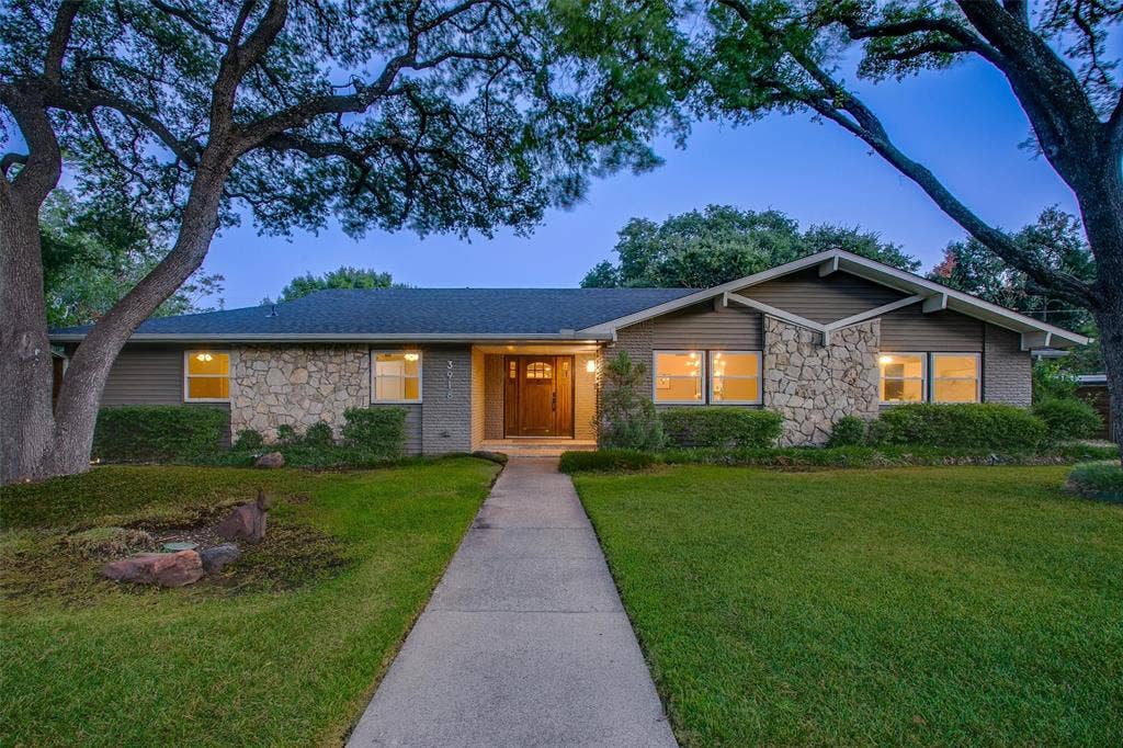 3918 Royal Palms Court, Dallas, TX 75244 Classic 1961 Mid-Century Modern architecture from the Flair Series by Fox & Jacobs.