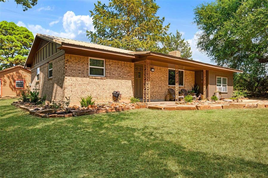 Property photo for 506 County Road 34710, Paris, TX