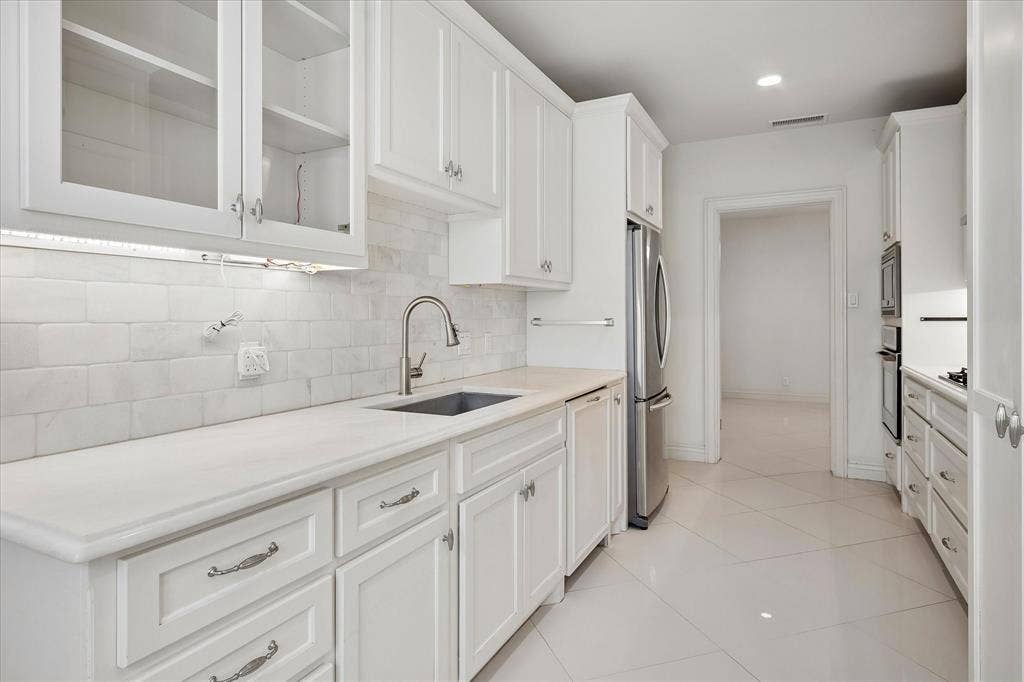 6146 Averill Way, #106E, Dallas, TX 75225 6146 Averill Way, #106E, Dallas, TX 75225