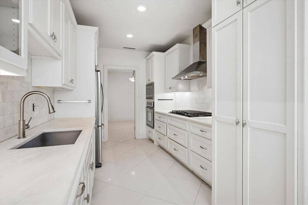 6146 Averill Way, #106E, Dallas, TX 75225 6146 Averill Way, #106E, Dallas, TX 75225