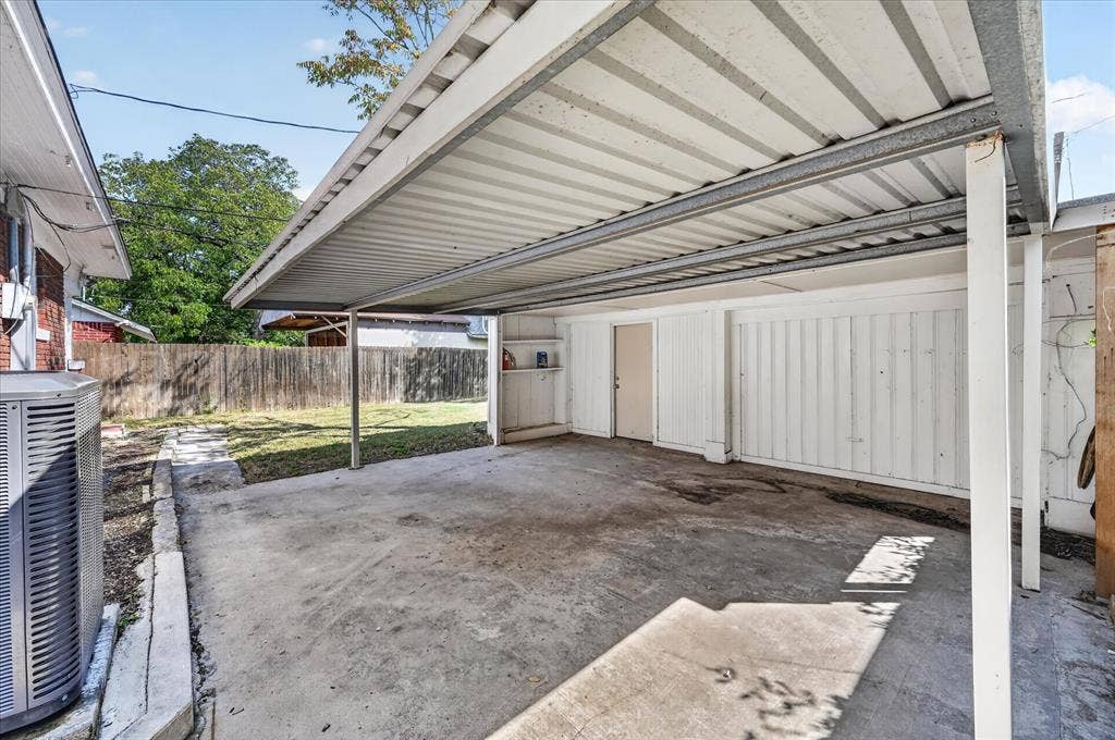 316 S Montreal Avenue, Dallas, TX 75208 316 S Montreal Avenue, Dallas, TX 75208