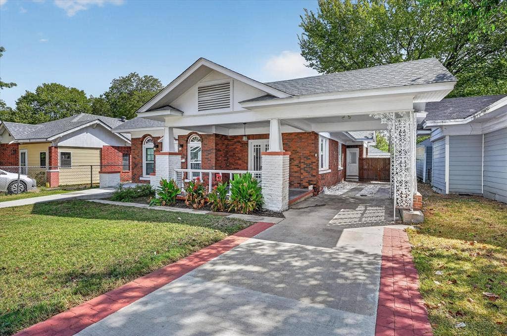 316 S Montreal Avenue, Dallas, TX 75208 316 S Montreal Avenue, Dallas, TX 75208