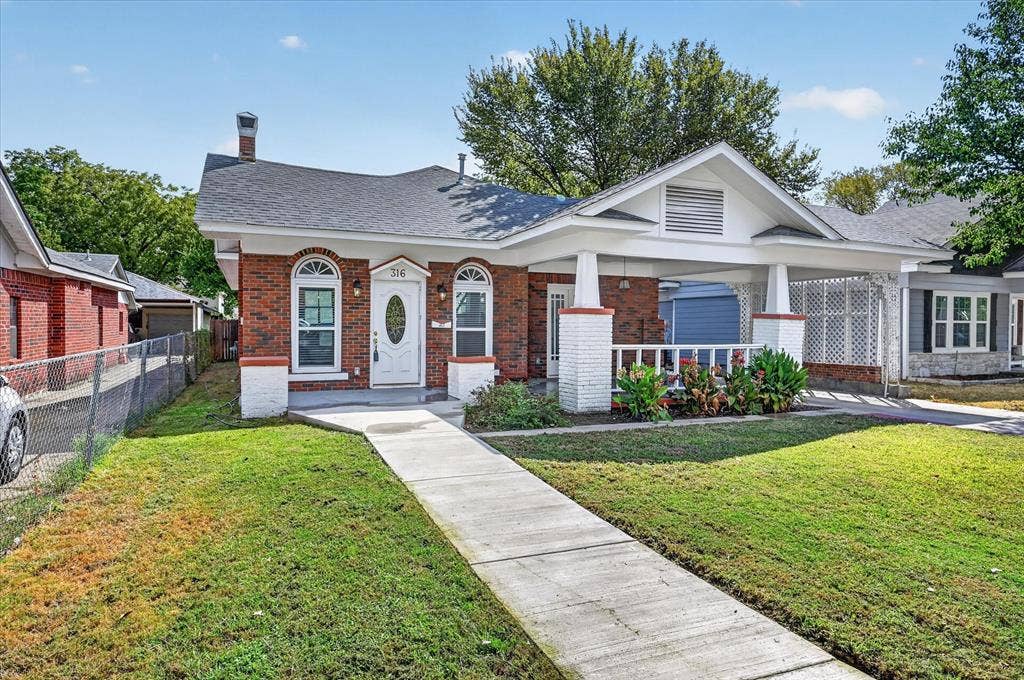316 S Montreal Avenue, Dallas, TX 75208 316 S Montreal Avenue, Dallas, TX 75208