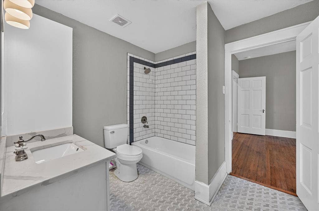 316 S Montreal Avenue, Dallas, TX 75208 316 S Montreal Avenue, Dallas, TX 75208
