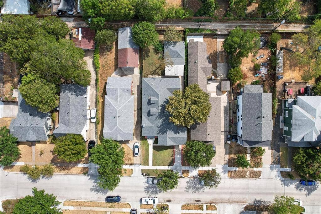 316 S Montreal Avenue, Dallas, TX 75208 316 S Montreal Avenue, Dallas, TX 75208