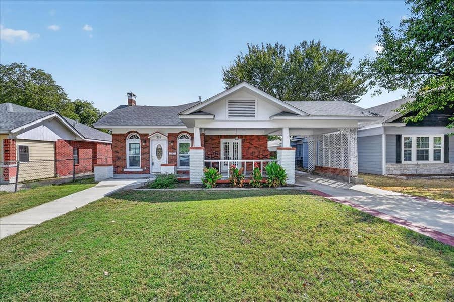 Property photo for 316 S Montreal Avenue, Dallas, TX