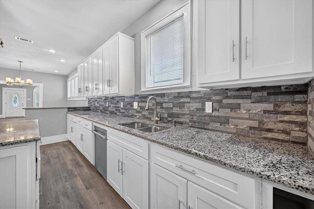 316 S Montreal Avenue, Dallas, TX 75208 316 S Montreal Avenue, Dallas, TX 75208