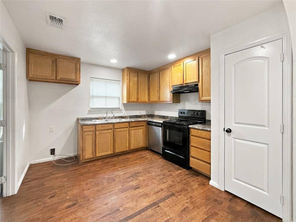 2503 Woodhaven Drive, Granbury, TX 76048 2503 Woodhaven Drive, Granbury, TX 76048