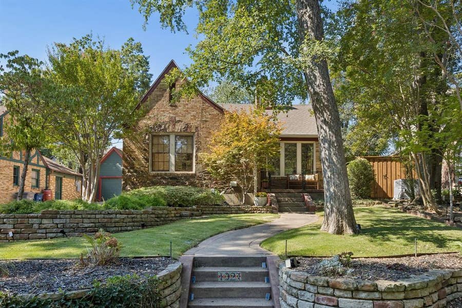 Property photo for 1027 Sarasota Circle, Dallas, TX