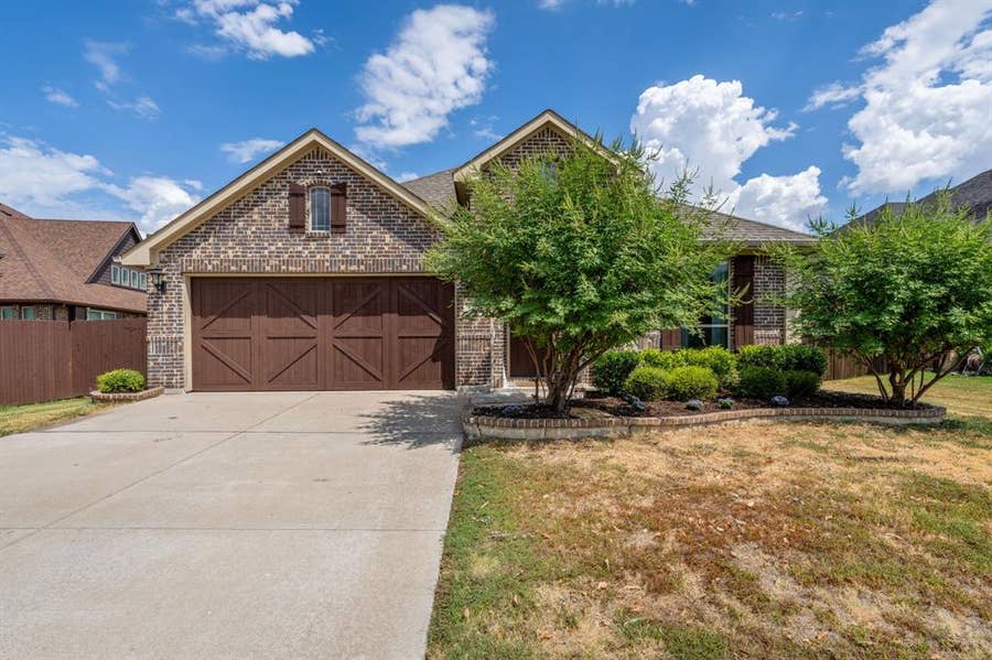 Property photo for 129 Sundance Circle, Waxahachie, TX