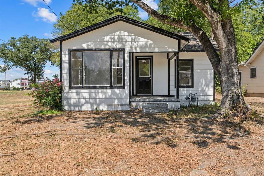 Property photo for 927 Oakwood Avenue, Waco, TX