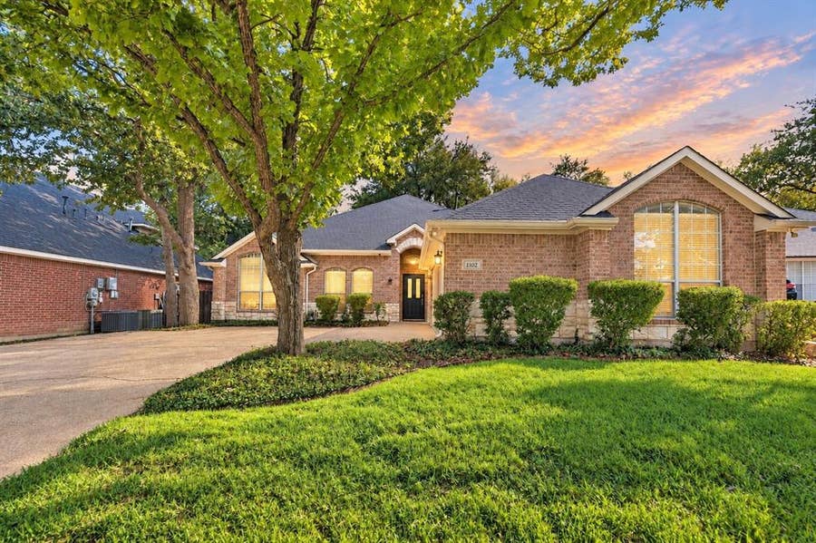 Property photo for 1102 Hartman Court, Arlington, TX
