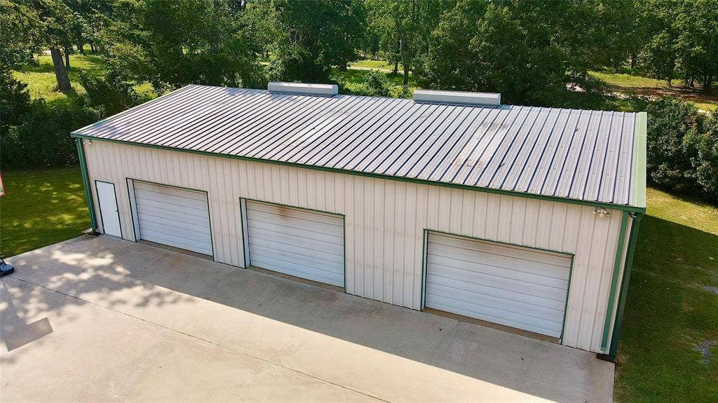 27368 St Highway 19 N, Athens, TX 75752 shop