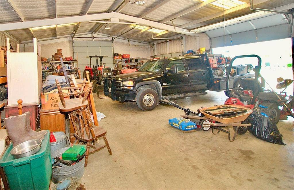 27368 St Highway 19 N, Athens, TX 75752 shop