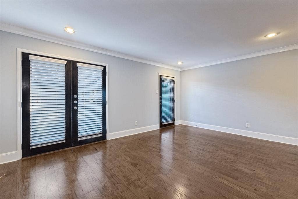 10207 Regal Oaks Drive, #210, Dallas, TX 75230 Hardwood flooring throughout, recessed lighting, crown molding, and two exterior doors with integrated blinds