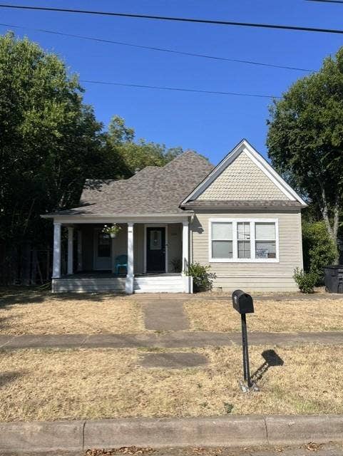Property photo for 509 N Buffalo Avenue, Cleburne, TX