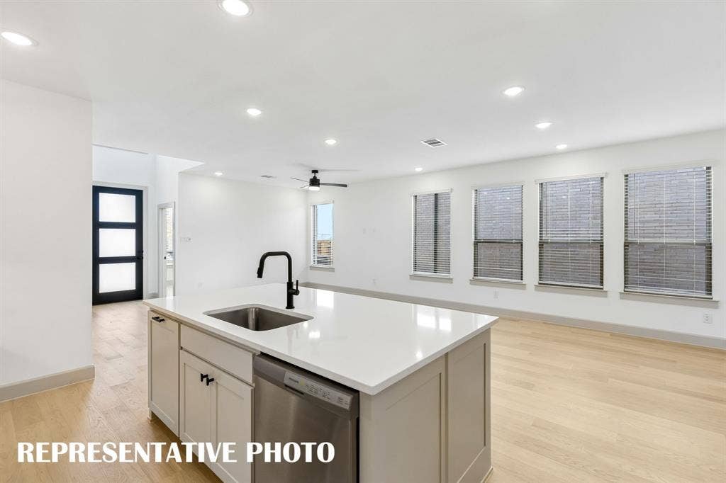 341 Walker Parkway, Celina, TX 75009 The chef in the family will never be left out of the party in this wonderful open concept home. REPRESENTATIVE PHOTO