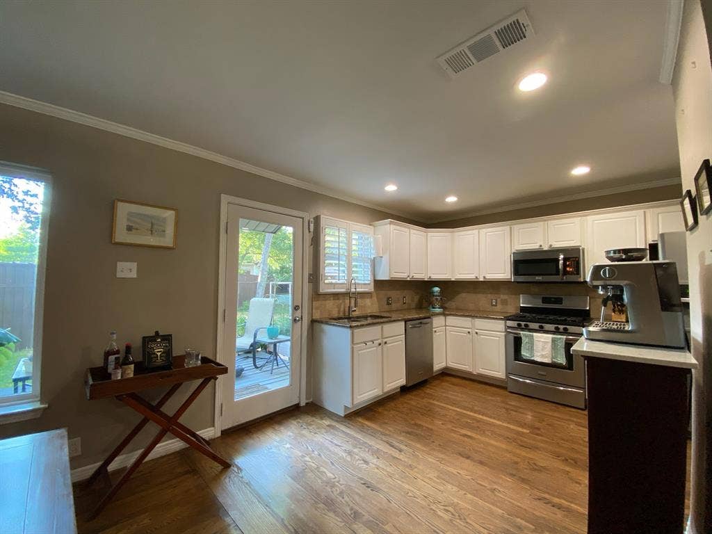 9607 Lakemont Drive, Dallas, TX 75220 9607 Lakemont Drive, Dallas, TX 75220