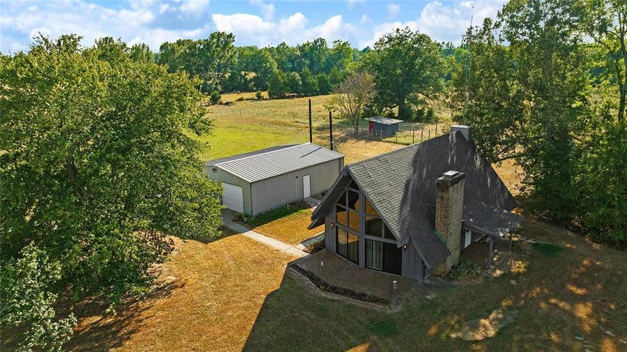 Property photo for 6517 County Road 45600, Blossom, TX