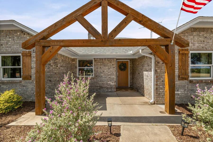 Property photo for 314 Bend Of The Bosque Road, China Spring, TX