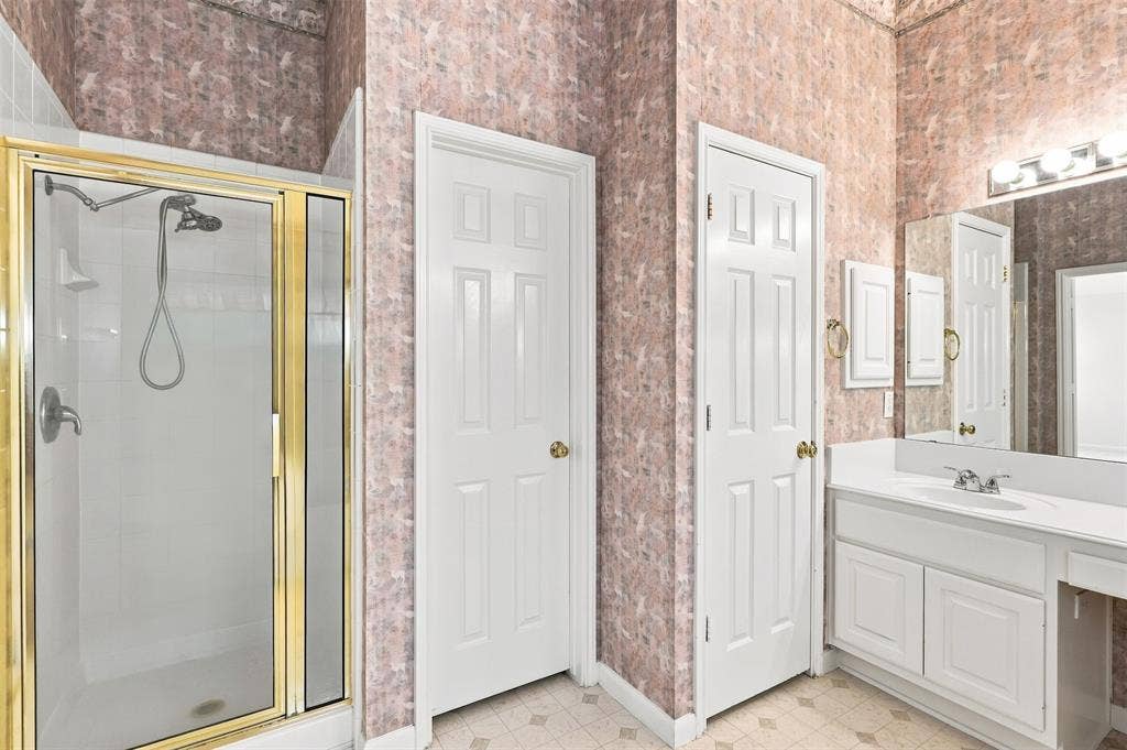 3617 Mackenzie Lane, Richardson, TX 75082 Separate Shower with glass door.