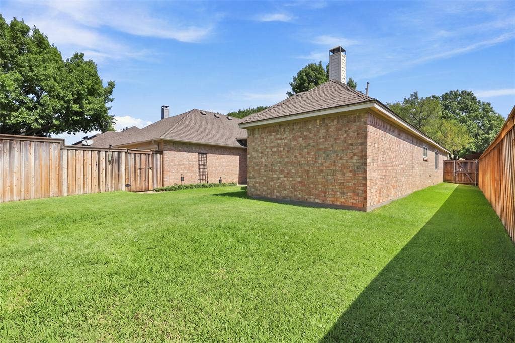 3617 Mackenzie Lane, Richardson, TX 75082 Side yard leads to gate for access to the front of the home.