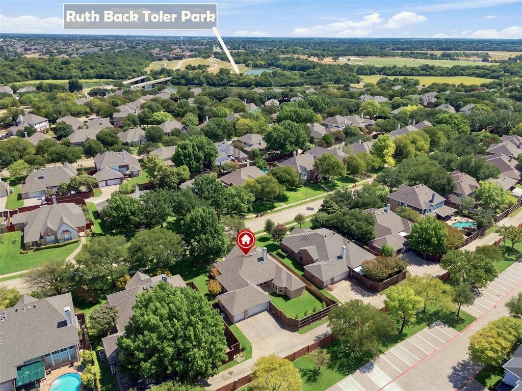 3617 Mackenzie Lane, Richardson, TX 75082 Residential neighborhood with mature trees, green spaces, and community infrastructure.