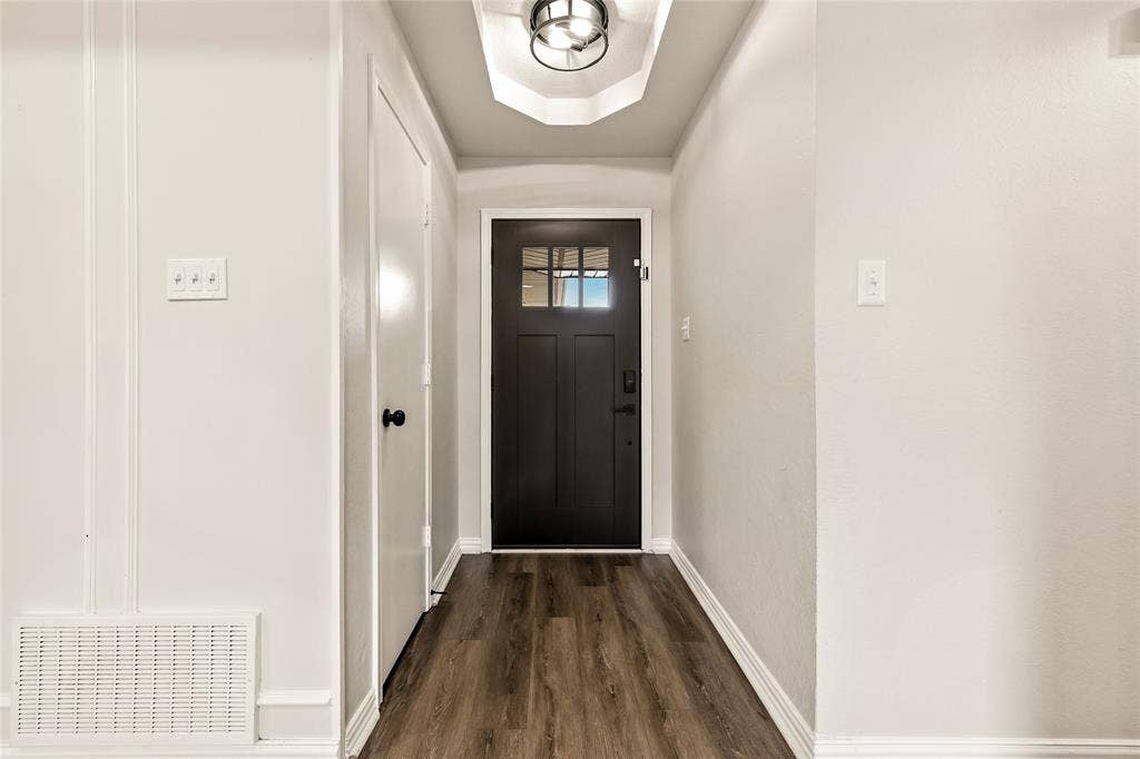 2713 Yale Drive, Rowlett, TX 75088 Foyer with coat closet