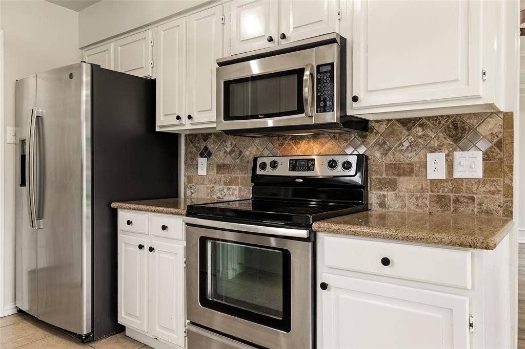 2713 Yale Drive, Rowlett, TX 75088 2713 Yale Drive, Rowlett, TX 75088