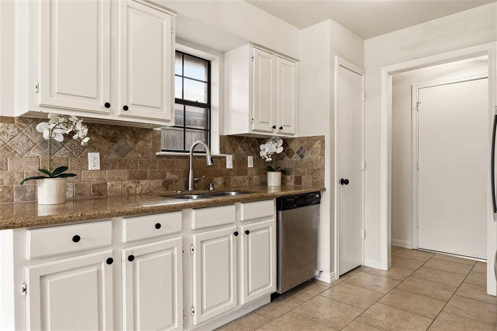 2713 Yale Drive, Rowlett, TX 75088 Access to laundry area and attached 2 car garage