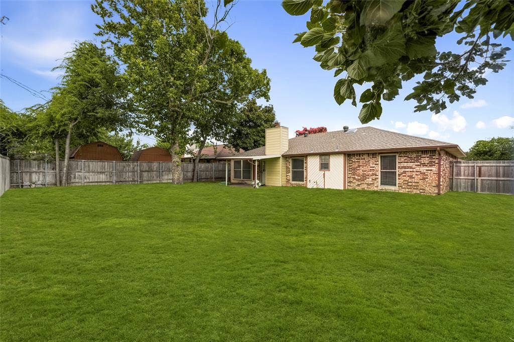 2713 Yale Drive, Rowlett, TX 75088 2713 Yale Drive, Rowlett, TX 75088