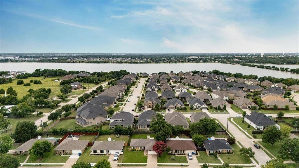2713 Yale Drive, Rowlett, TX 75088 2713 Yale Drive, Rowlett, TX 75088