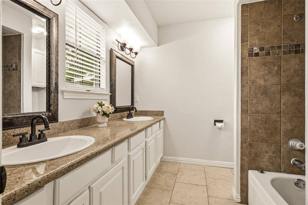 2713 Yale Drive, Rowlett, TX 75088 2713 Yale Drive, Rowlett, TX 75088