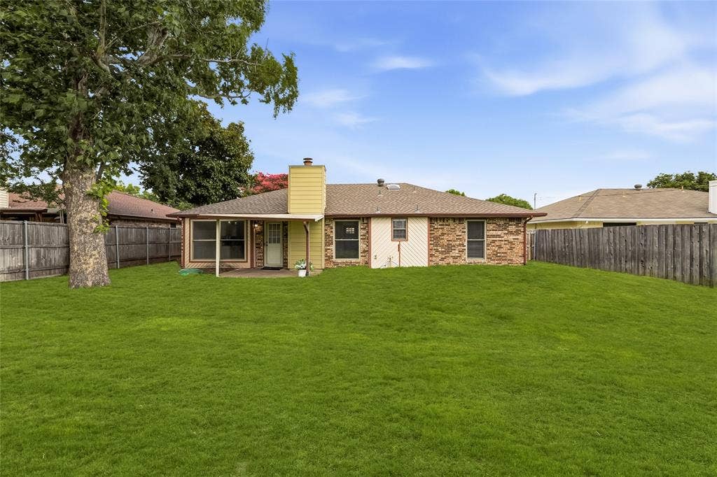 2713 Yale Drive, Rowlett, TX 75088 2713 Yale Drive, Rowlett, TX 75088