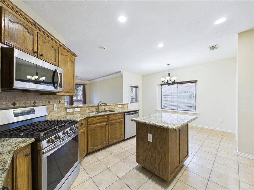 4057 Claymore Lane, Fort Worth, TX 76244