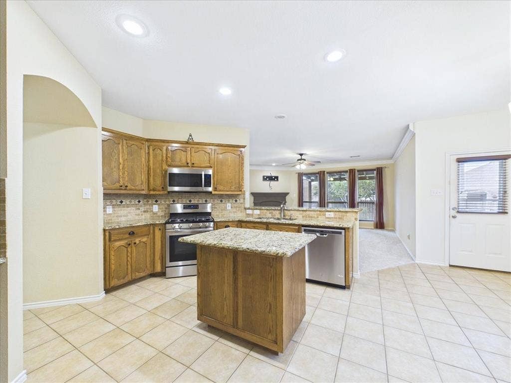 4057 Claymore Lane, Fort Worth, TX 76244