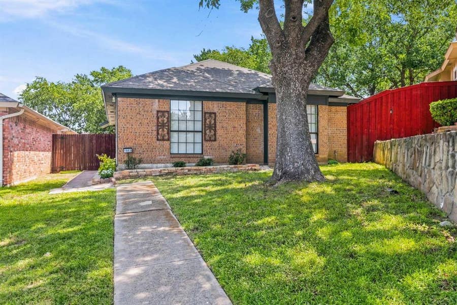 Property photo for 1803 Sherwood Place, Carrollton, TX