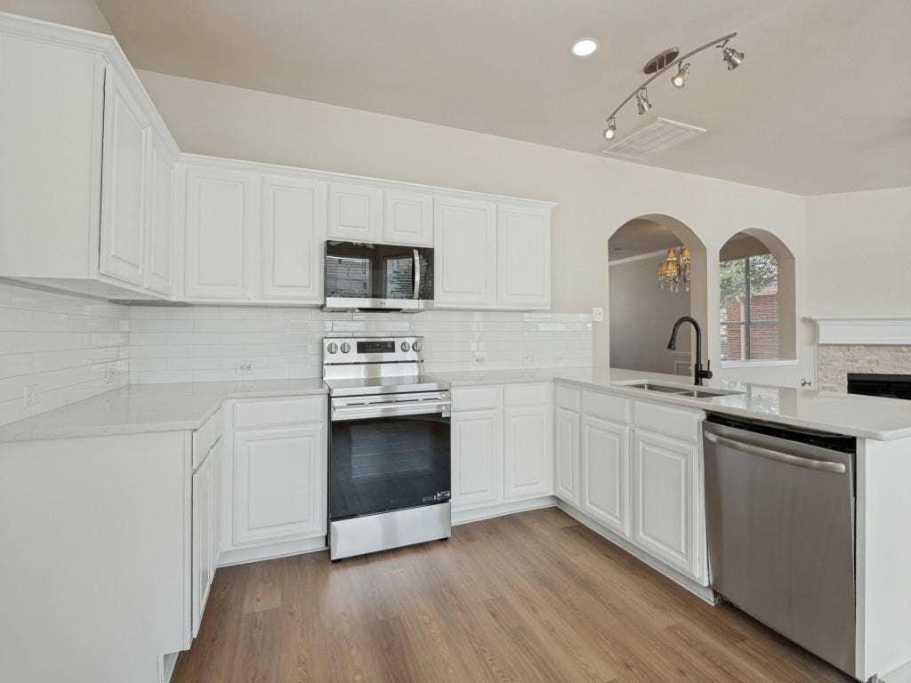 307 Mary Pat Drive, Grand Prairie, TX 75052