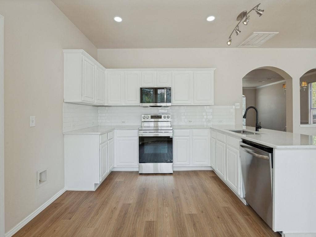 307 Mary Pat Drive, Grand Prairie, TX 75052