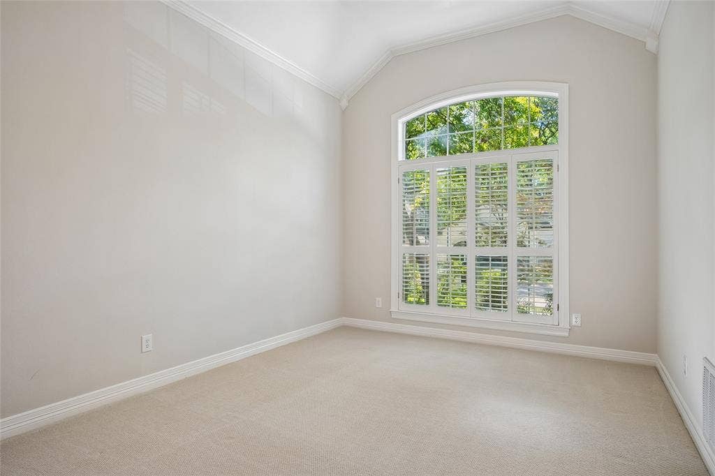 6722 Clear Springs Circle, Garland, TX 75044 Living