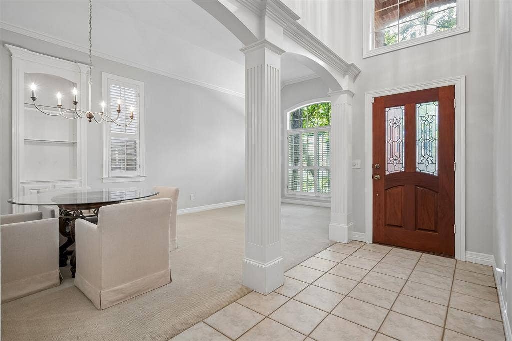 6722 Clear Springs Circle, Garland, TX 75044 Entryway, Living and dining