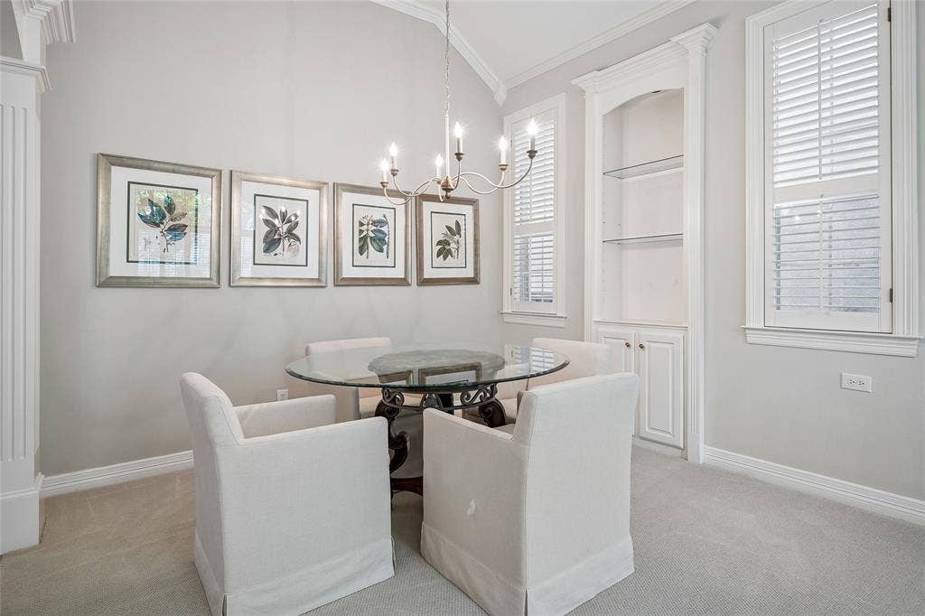 6722 Clear Springs Circle, Garland, TX 75044 Dining